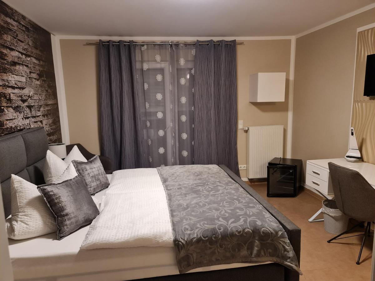 Aparthotel Magnolia Oberursel Bagian luar foto
