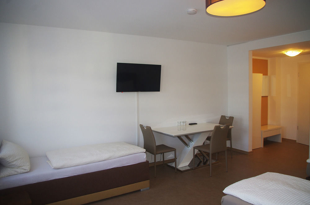 Aparthotel Magnolia Oberursel Bagian luar foto
